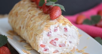 Savršen kolač za nedjelju: Lagani beze rolat s jagodama