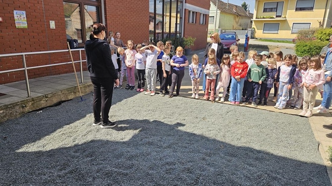 Mali čuvari prirode: djeca u Jalžabetu sadila lavandu za pčele