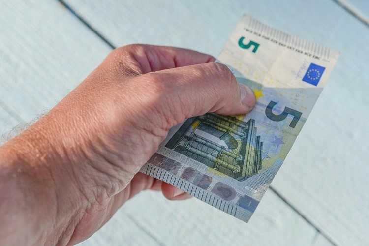 Objavljeni novi podaci - Prosječna plaća u porastu, ali ne za sve jednako