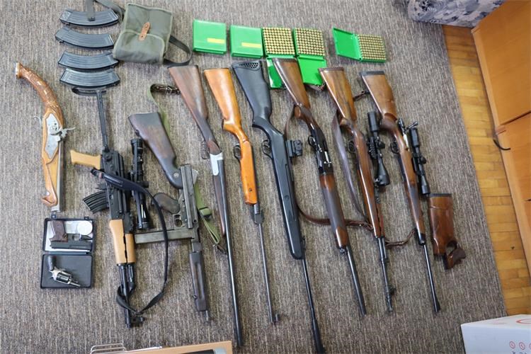 NEMA ČEGA NEMA: Policija kod 54-godišnjaka na području Koprivnice pronašla cijeli arsenal oružja