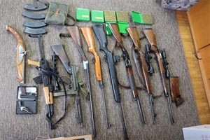 NEMA ČEGA NEMA: Policija kod 54-godišnjaka na području Koprivnice pronašla cijeli arsenal oružja