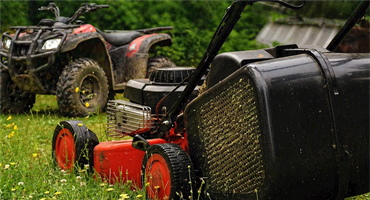 Nedjeljni mir ili buka bez granica? Košnja trave, quadovi i motori sve više dižu živce građanima – treba li to konačno kažnjavati?