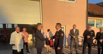 Lovro Lukavečki zapovjedniku DVD-a Biškupec uručio ključeve novog navalnog vozila