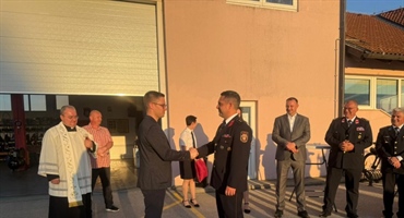 Lovro Lukavečki zapovjedniku DVD-a Biškupec uručio ključeve novog navalnog vozila