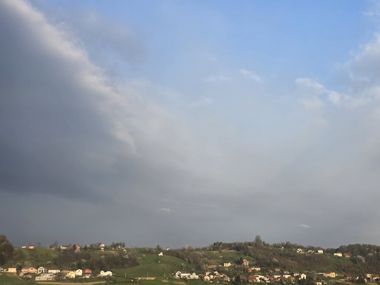 VREMENSKA PROGNOZA: Promjenjivo uz sunčana razdoblja i moguću kišu