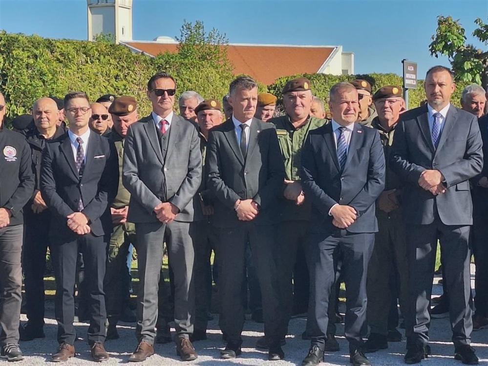 Kod Križa branitelja na varaždinskom groblju sjećanje na VRO Bljesak: „Odajemo počast svim našim hrabrim braniteljima”