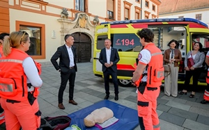 Heroji prve linije: Varaždinska hitna obilježila svoj dan uz edukaciju građana, pridružio im se župan Stričak