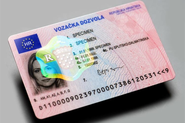 EU uvodi nova pravila za vozačke dozvole - digitalne dozvole, strože kazne i niža dob za profesionalce