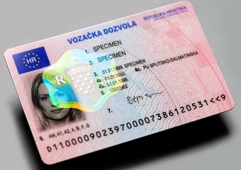 EU uvodi nova pravila za vozačke dozvole - digitalne dozvole, strože kazne i niža dob za profesionalce