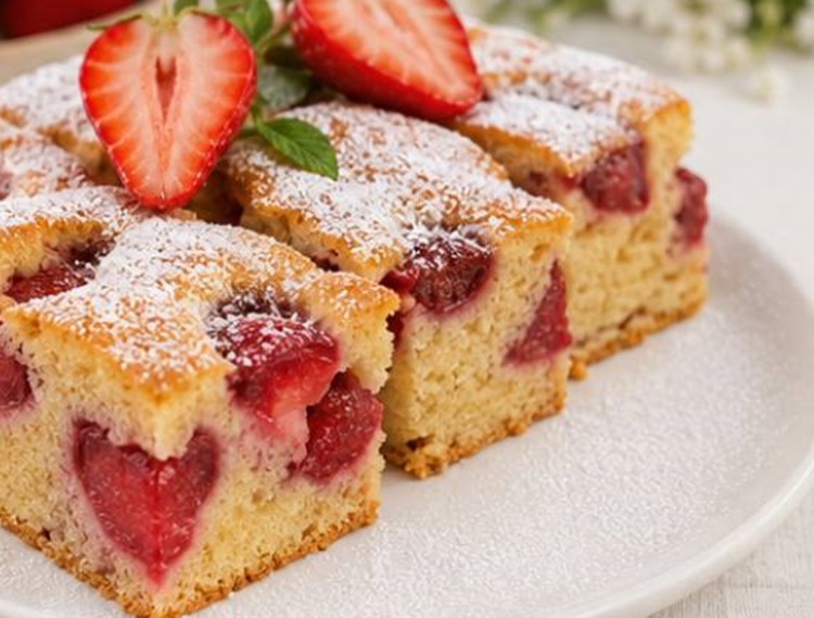 Recept za brzi kolač od jagoda - sočan desert gotov za 15 minuta
