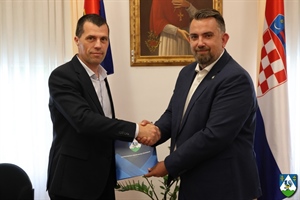 Koprivničko-križevačka županija donirala slike Rotary Clubu Koprivnica za stipendiranje nadarenih učenika