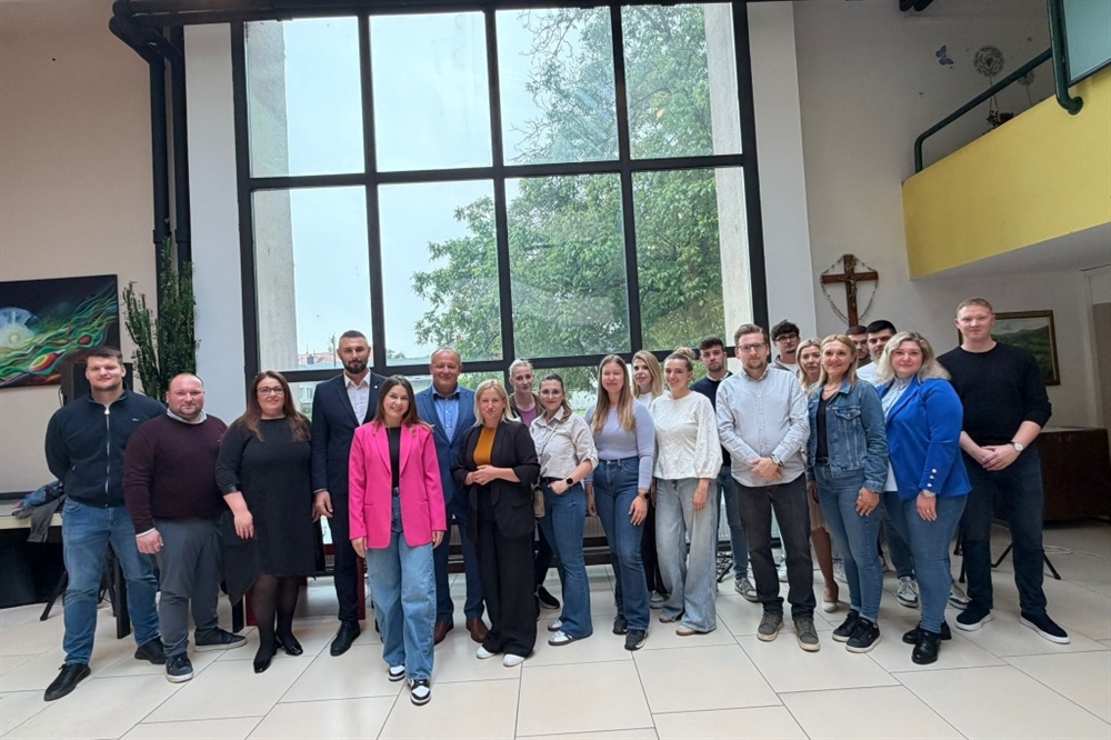 Uoči Dana obitelji članovi Mladeži HDZ-a i Zajednice žena „Katarina Zrinski” posjetili korisnike Doma za starije i nemoćne osobe Varaždin