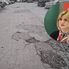 SRAMOTA KOD KOLODVORA U KONJŠČINI: Opasno parkiralište i zapuštene parcele još čekaju sanaciju, odgovor HŽ-a razočarao načelnicu i zastupnicu Curiš Krok