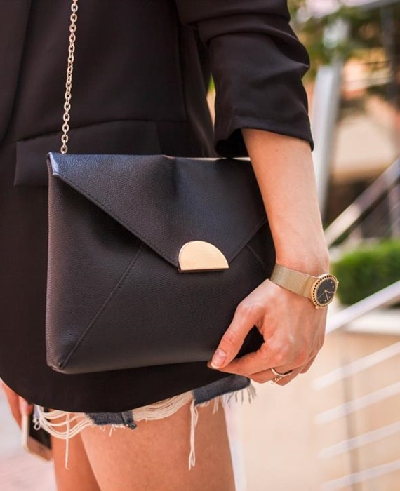 Minimalistički sjaj i način kako clutch torbe definiraju večernji izgled