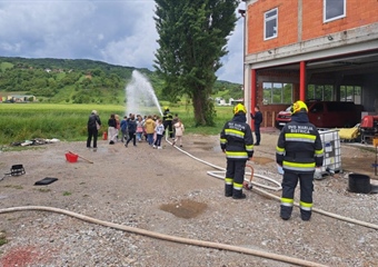 Dan otvorenih vrata Vatrogasne zajednice u Mariji Bistrici: Djeca se upoznala s vatrogasnom opremom, vježbom i vatrogasnim pozivom