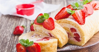 Recept koji svi traže: Ova rolada od jagoda topi se u ustima