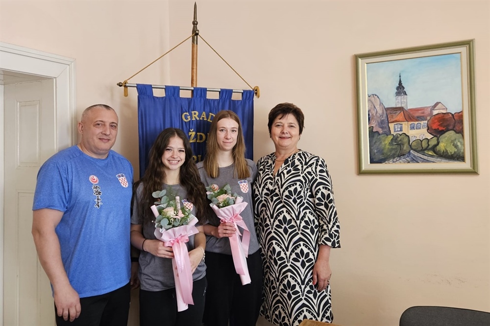 Gradonačelnica Ratković priredila prijem za karatistice Karate kluba AIK Lanu i Sabinu koje su se plasirale među osam najboljih u Europi