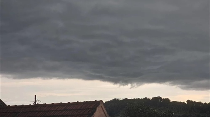 Stiže nevrijeme, prijete tuča i jak vjetar - generatori upaljeni!