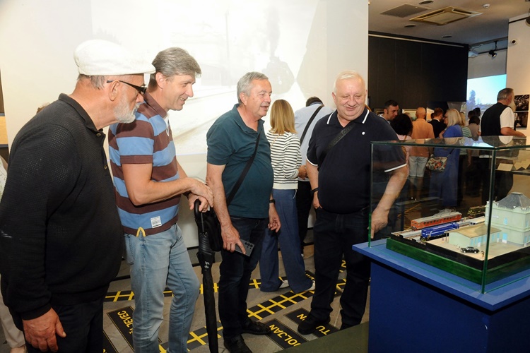 Izložbom "Več mašina fučka!" obilježeno 140 godina željezničke pruge Varaždin - Zagreb