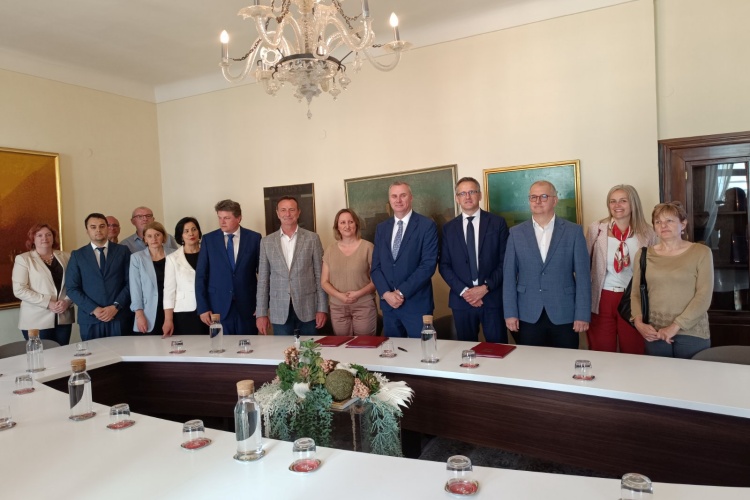 Varaždin dobiva novi bazenski kompleks – potpisan ugovor za izgradnju