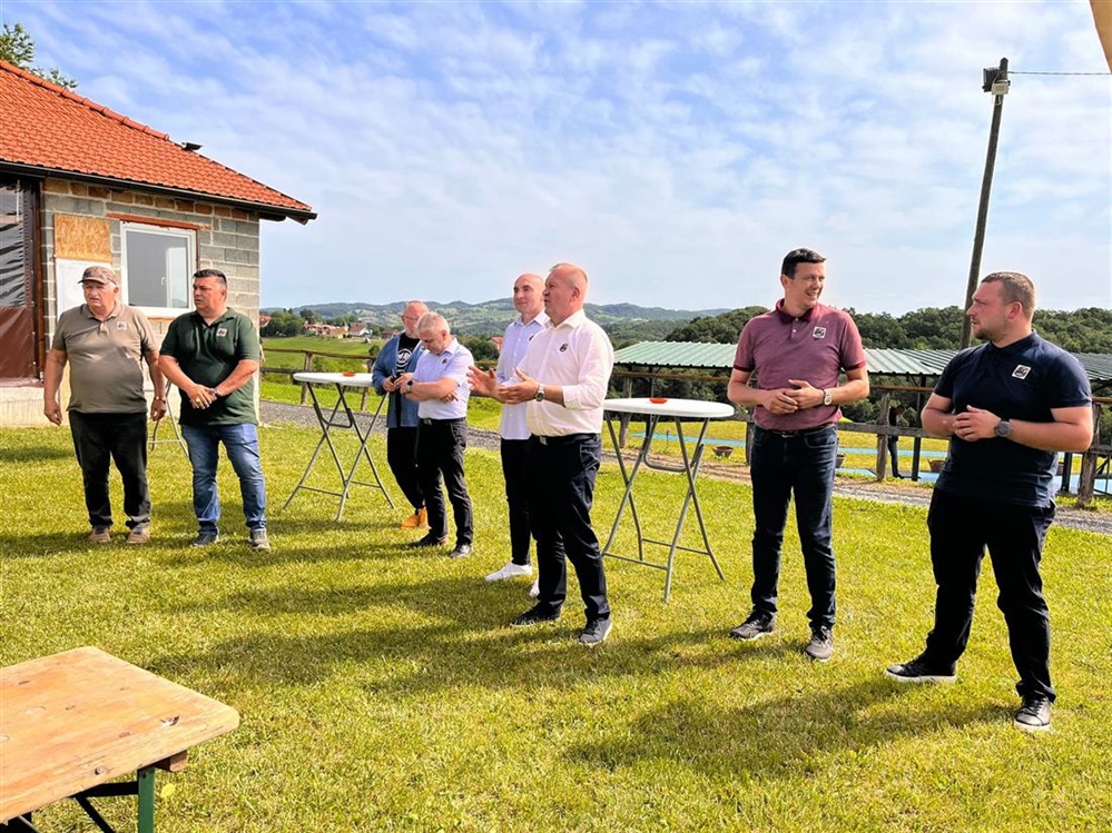 Župan Stričak otvorio tradicionalno natjecanje u gađanju glinenih golubova u Breznici uz sudjelovanje 50 ekipa