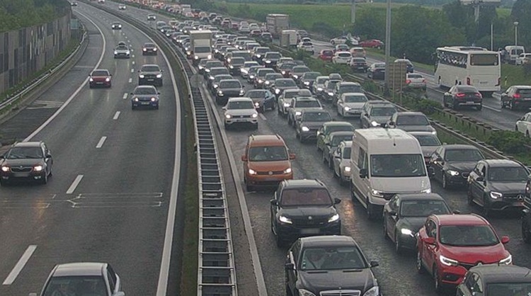 Prometna nesreća na A2 Zaprešić–Zagreb - kolona duga 4 kilometra