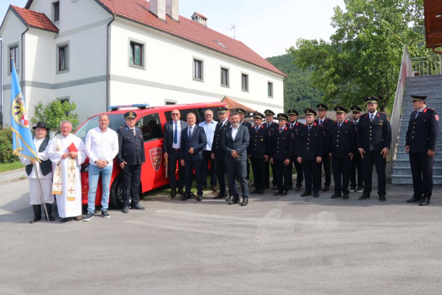 DVD Višnjica obilježio 75 godina djelovanja - Župan Stričak uručio im ključeve novog vozila