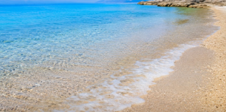 Nevjerojatan incident na plaži - Gol sjedio u autu i masturbirao pred ženom