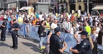 Klečavci opet mole na trgovima, ponovno im se suprotstavili prosvjednici s jednom antifašističkom pjesmom
