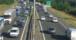 OPREZNO! Na A2 kolona duga oko dva kilometra, magla i jak vjetar otežavaju vožnju