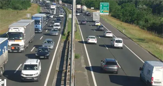 OPREZNO! Na A2 kolona duga oko dva kilometra, magla i jak vjetar otežavaju vožnju