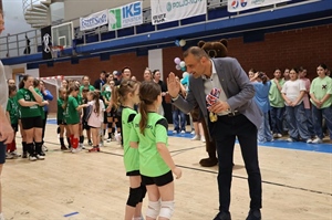 Oko 350 djece se okupilo na prvom International Mini Handball Cupu „Međimurje 2026", medalje im uručio župan Posavec