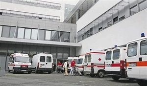 Oglasila se bolnica: Mladić (26) skočio s četvrtog kata zgrade i pokušao učiniti suicid – od zadobivenih ozljeda je preminuo