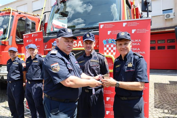 Zagorska javna vatrogasna postrojba preuzela novo vozilo za gašenje šumskih požara vrijedno više od 300 tisuća eura