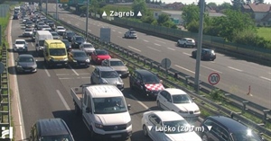 Naoružajte se strpljenjem: Gužve na cestama u smjeru mora i na graničnim prijelazima
