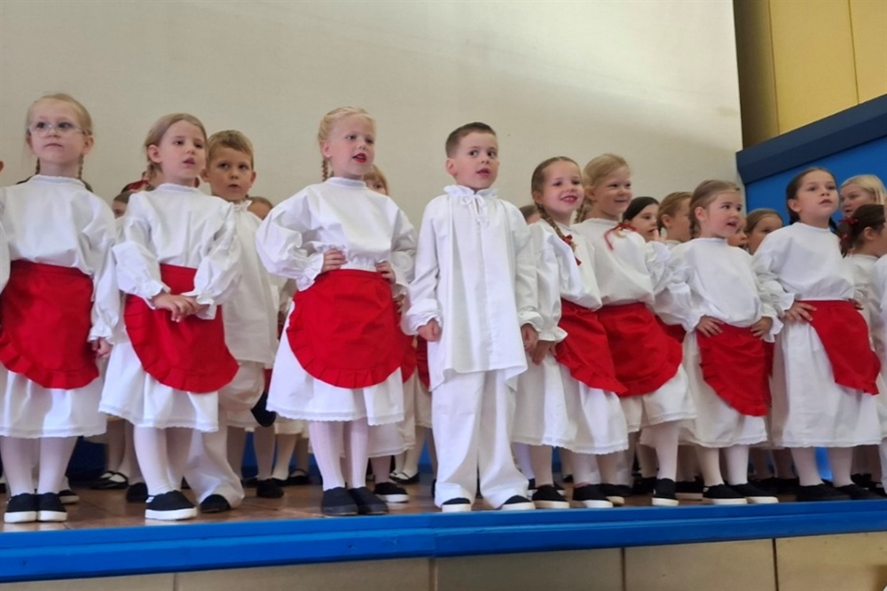 Završna priredba vrtićke folklorne skupine pod nazivom ''Gdje sve počinje" u Varaždinskim Toplicama: Mališani oduševili pjesmom i plesom