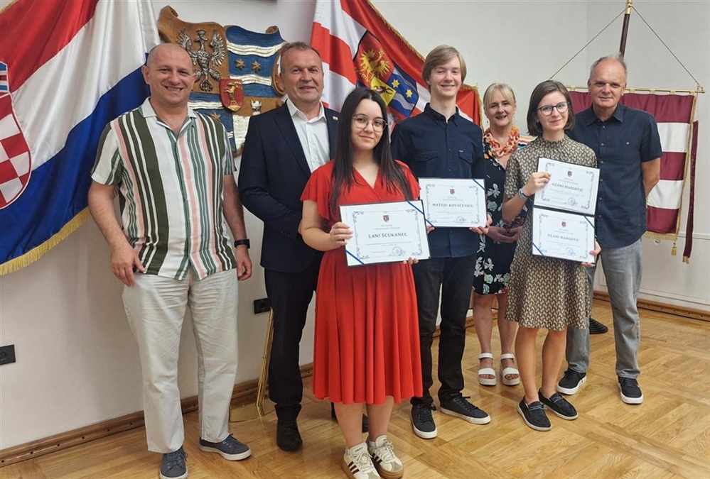 Ozana, Lana i Matej osvojili čak četiri medalje na međunarodnim natjecanjima - nagrade im uručio župan Stričak