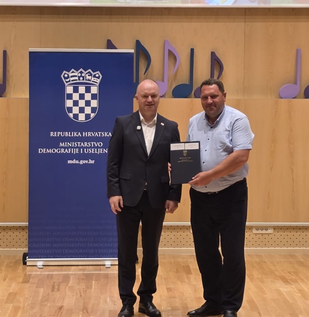 Načelnik Beljak preuzeo ugovore za nove projekte: Ulaganja u vrtić i dječje igralište za još kvalitetnije odrastanje