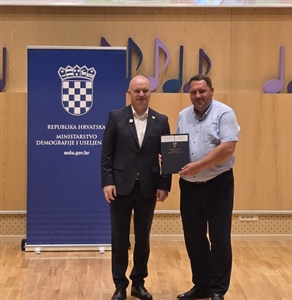 Načelnik Beljak preuzeo ugovore za nove projekte: Ulaganja u vrtić i dječje igralište za još kvalitetnije odrastanje
