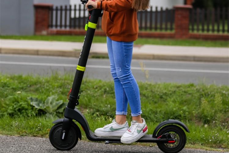 Dvoje djece teško ozlijeđeno na romobilu i električnom biciklu