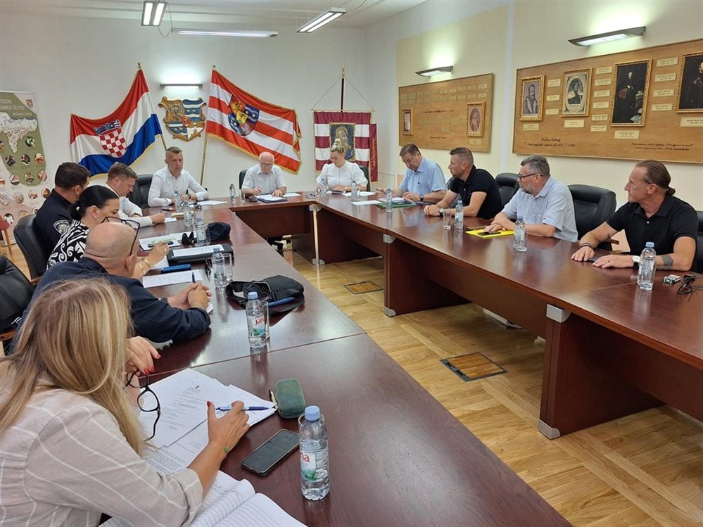 Sigurnost na cestama Varaždinske županije u fokusu: Savjet za sigurnost prometa predlaže nova rješenja za kamere, uspornike i izazove električnih vozila