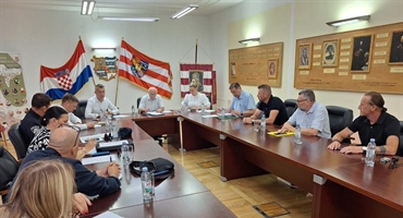 Sigurnost na cestama Varaždinske županije u fokusu: Savjet za sigurnost prometa predlaže nova rješenja za kamere, uspornike i izazove električnih vozila