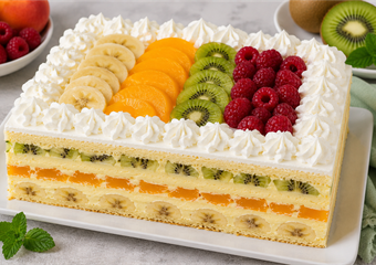 Voćna torta s voćem, kremom i šlagom – lagani desert za svaku priliku