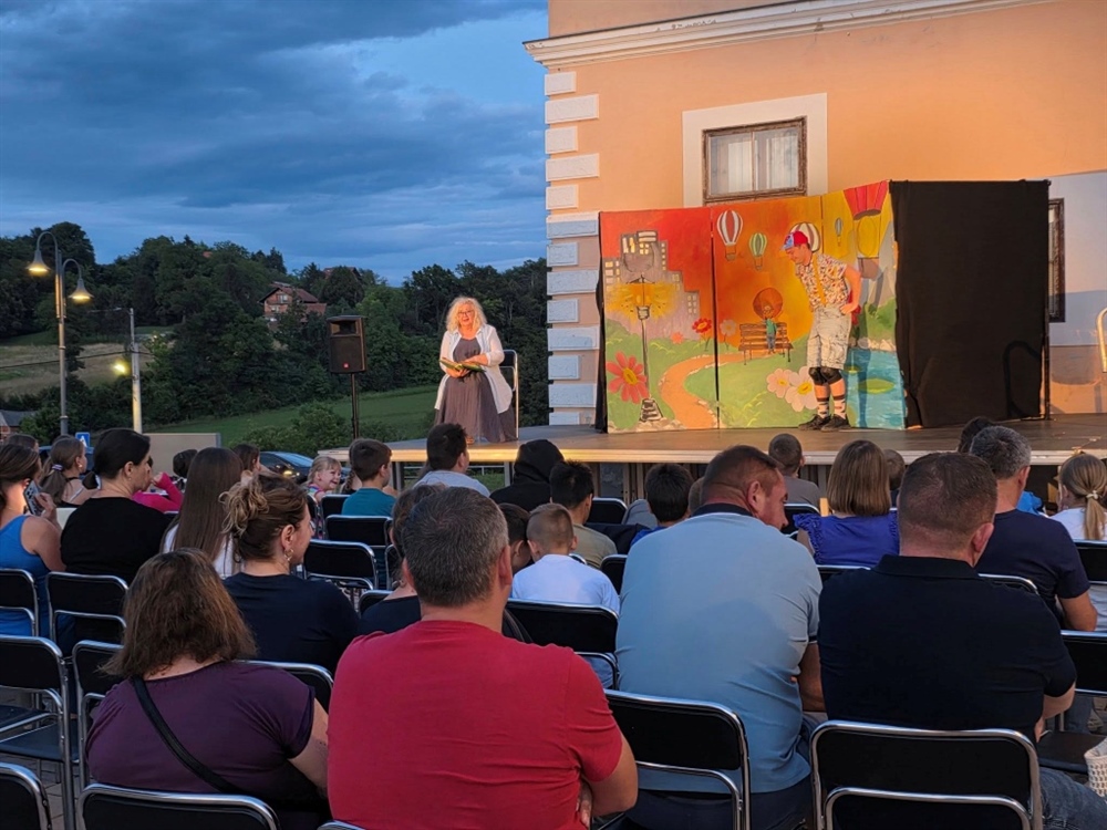 Kazališne večeri ispunile Zagorska Sela: Prepuno gledalište i odlična atmosfera na Kulturnom ljetu