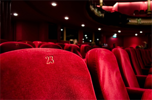 Što gledati tijekom ljeta? Najbolji filmovi i serije za opuštene večeri
