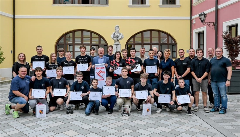 Varaždinski robotičari s europskog i svjetskog prvenstva donijeli 22 medalje, a savate borci još četiri odličja