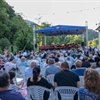 Gradski puhački orkestar Krapina i Muški vokalni ansambl Krapina udružili snage i oduševili zajedničkim koncertom na Hušnjakovu