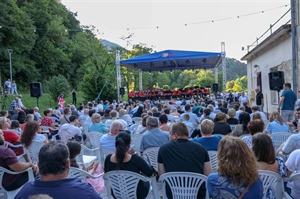 Gradski puhački orkestar Krapina i Muški vokalni ansambl Krapina udružili snage i oduševili zajedničkim koncertom na Hušnjakovu