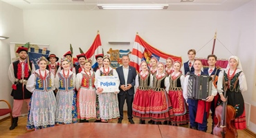 U atriju Županijske palače se pjevalo i plesalo, župan Stričak priredio prijem za sudionike COFA Festivala
