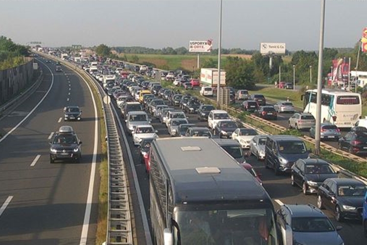 HAK upozorava: Gužve i zastoji na više autocesta, na A2 kolona od četiri kilometra
